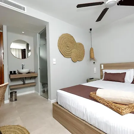 Eques Petit Hotel 4*