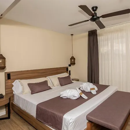 Eques Petit Hotel 4*