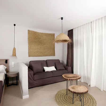 Hotel Eques Petit 4*
